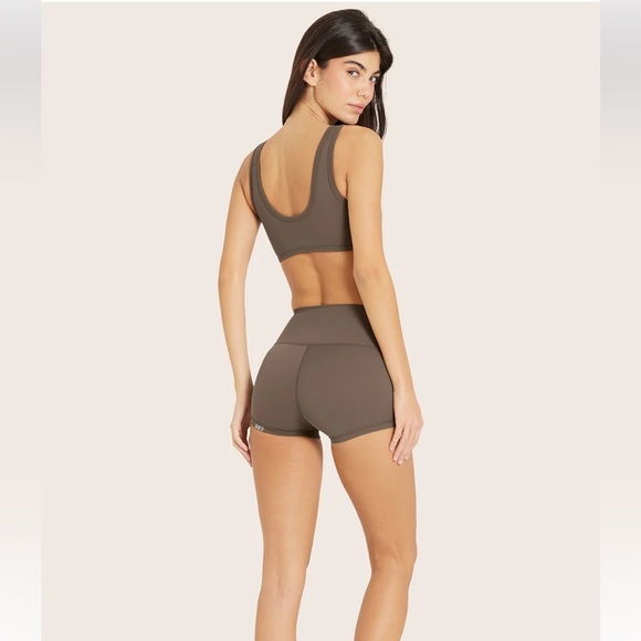 Set Active 3 piece set in Airluxe - Truffle - Picture 3 of 4